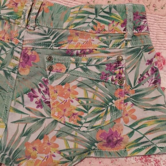 Candie's Tropical Print Midrise Shorts Size 5 - Picture 4 of 7